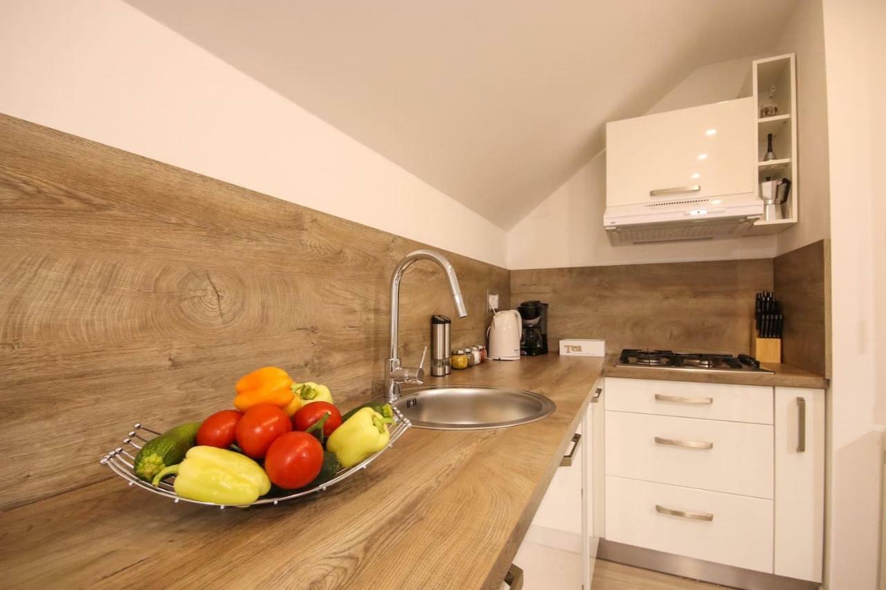 Apartman F&F Otočac Exterior foto