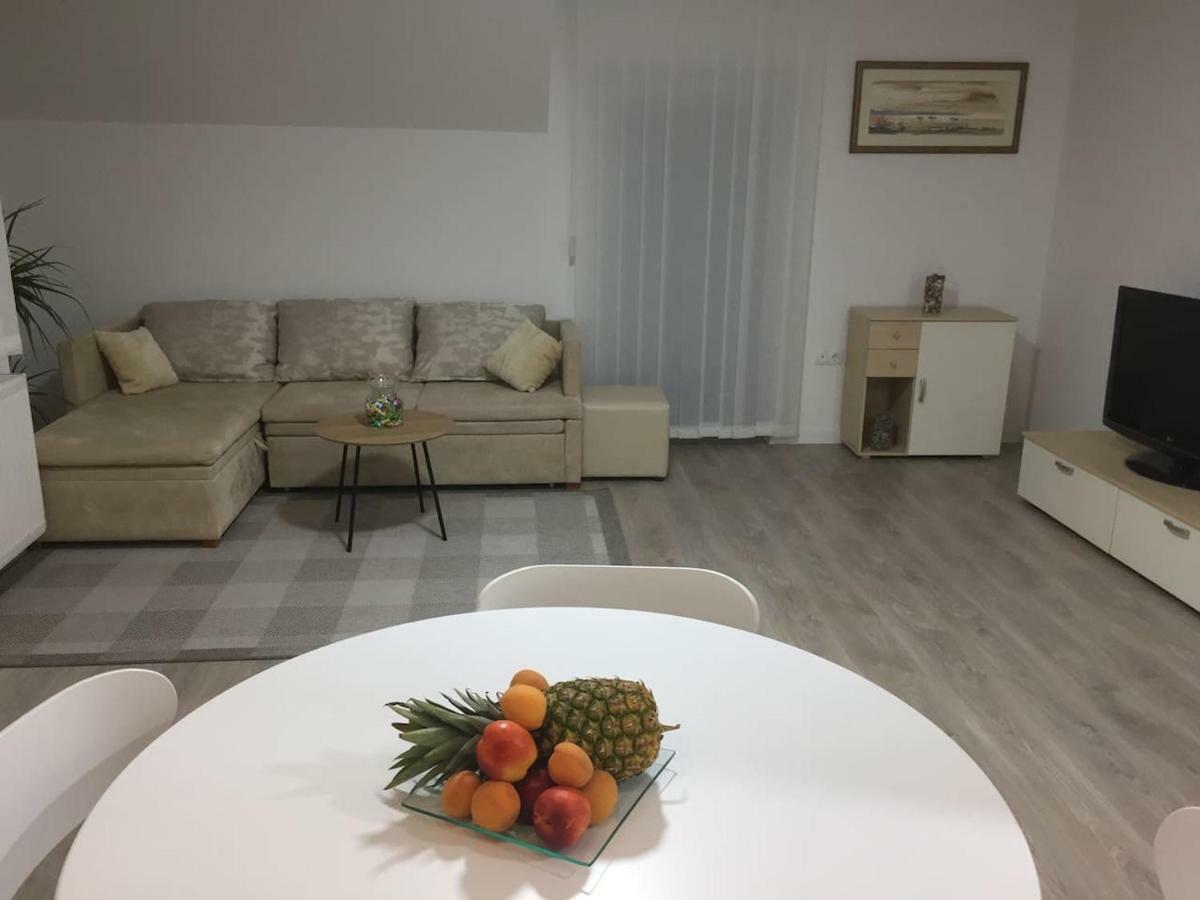 Apartman F&F Otočac Exterior foto