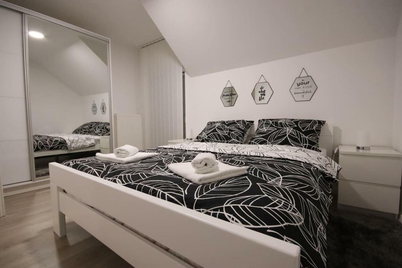 Apartman F&F Otočac Exterior foto